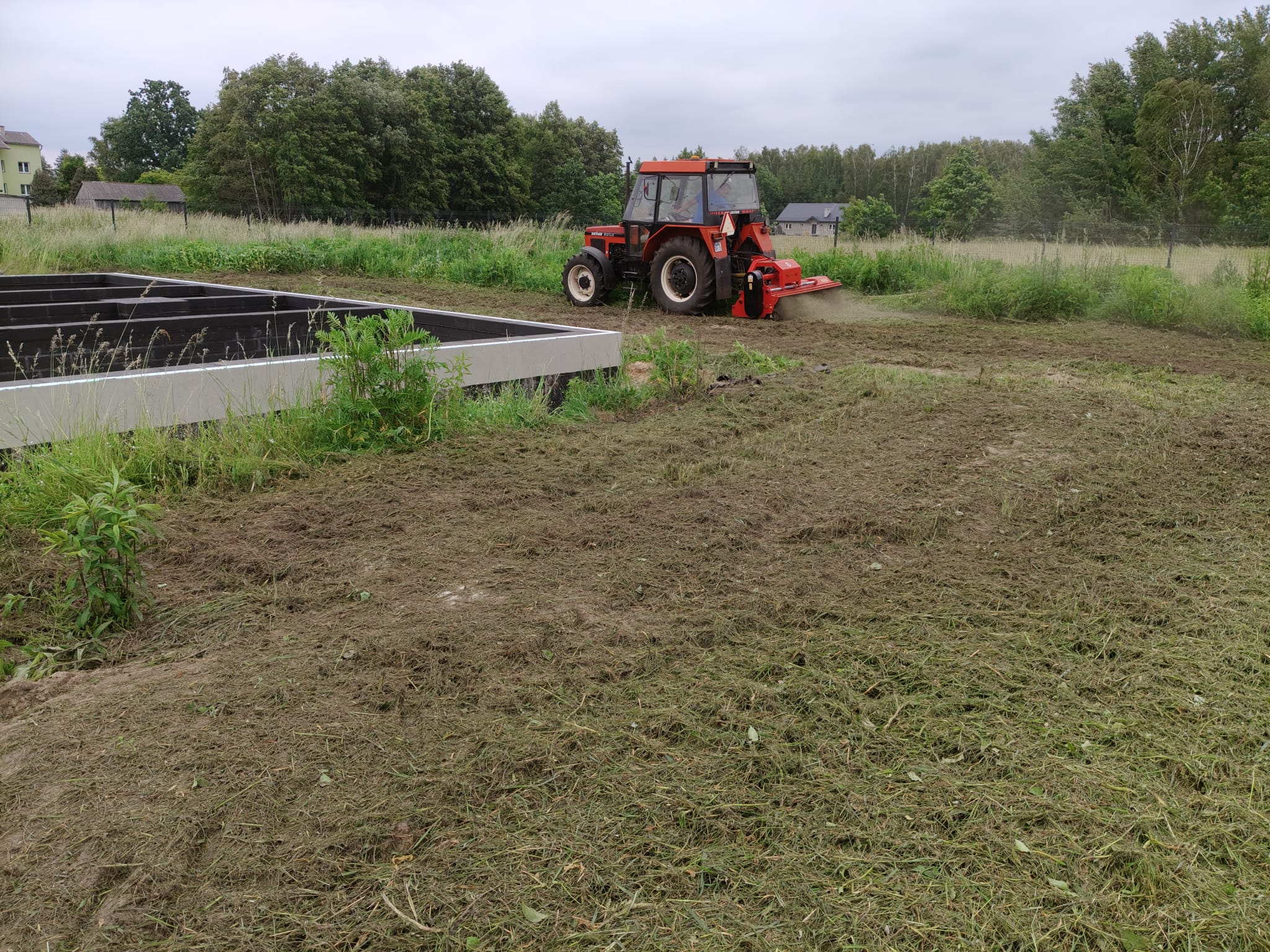 Koparko-ładowarka w akcji